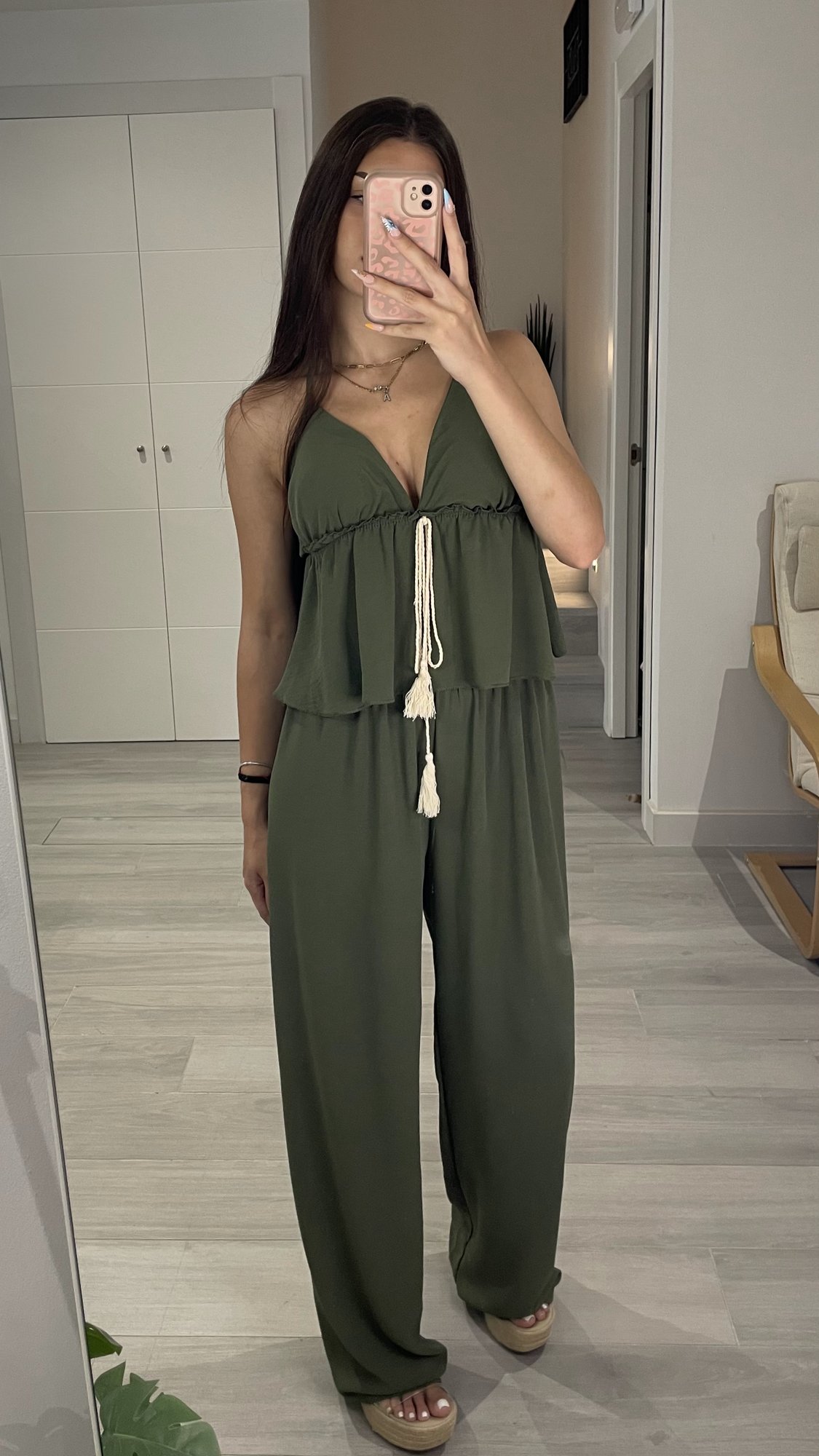 Conjunto Boho en color verde caqui de cuerpo entero