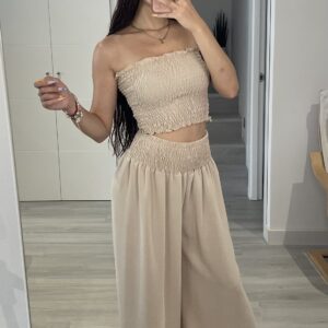 Conjunto Bombón en color beige de cuerpo entero