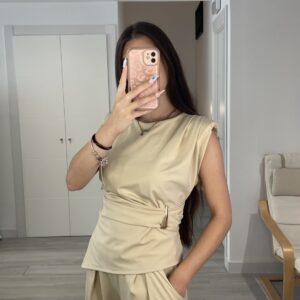 Conjunto Lágrima en color beige de cuerpo entero