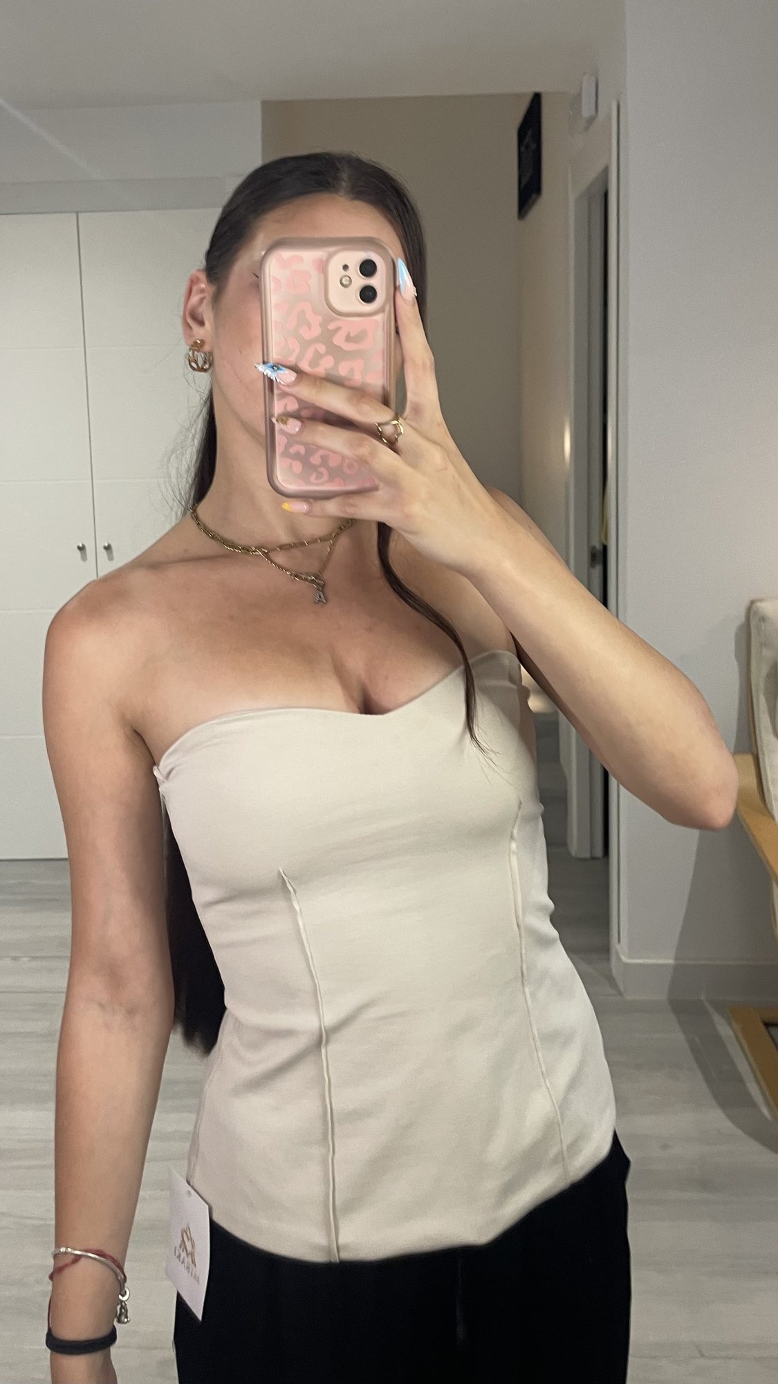 Top Corazón en color beige de medio cuerpo