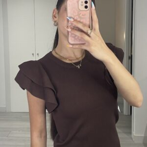 Top de volantes en color marrón de medio cuerpo