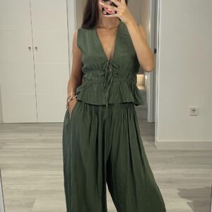 Conjunto Mari en color verde de cuerpo entero