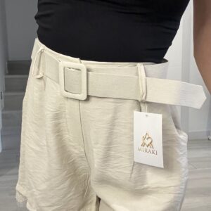 Short lencero en color beige de cuerpo entero